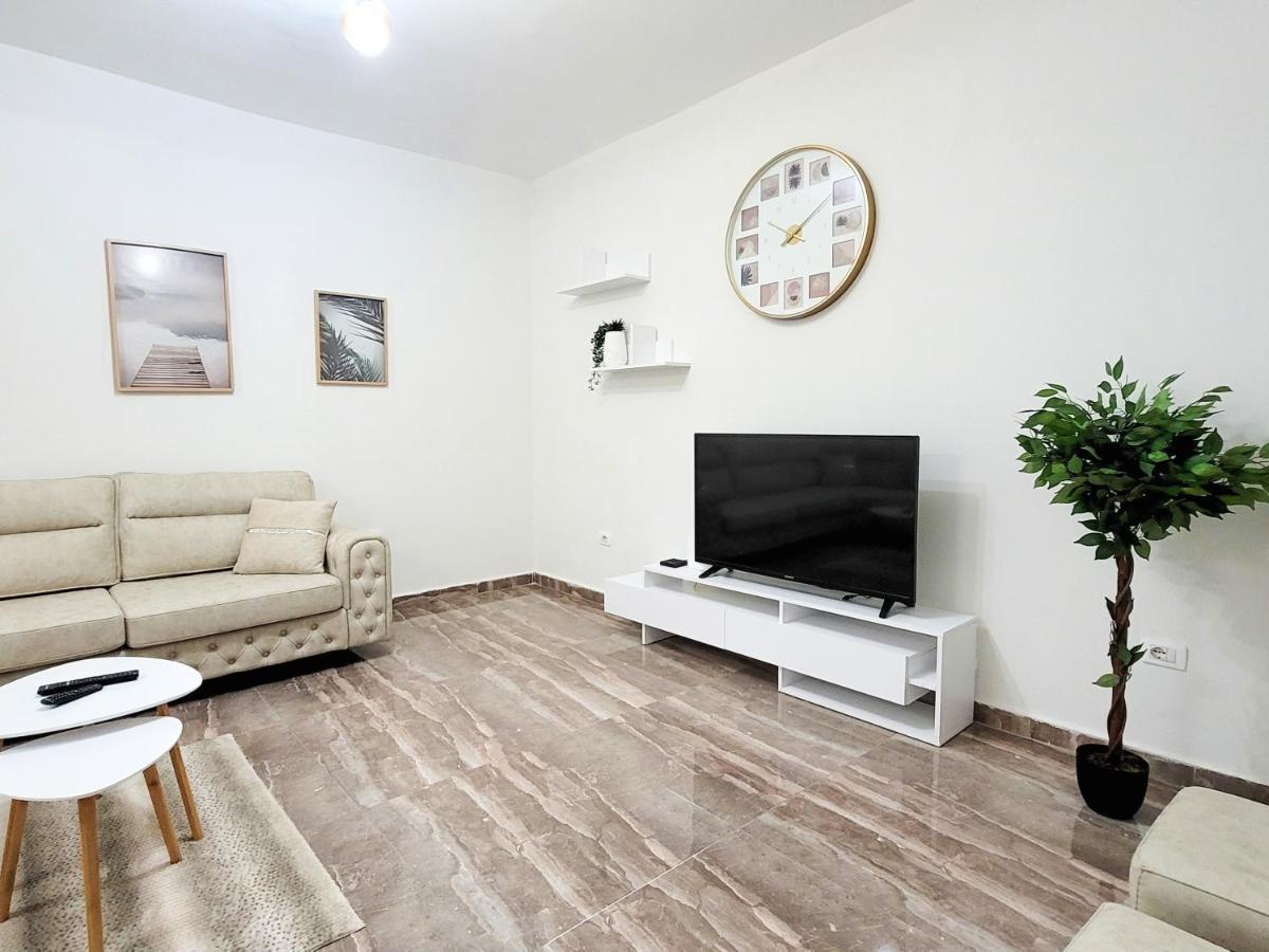 One-Bedroom Gem By The Square Tirana Exterior photo