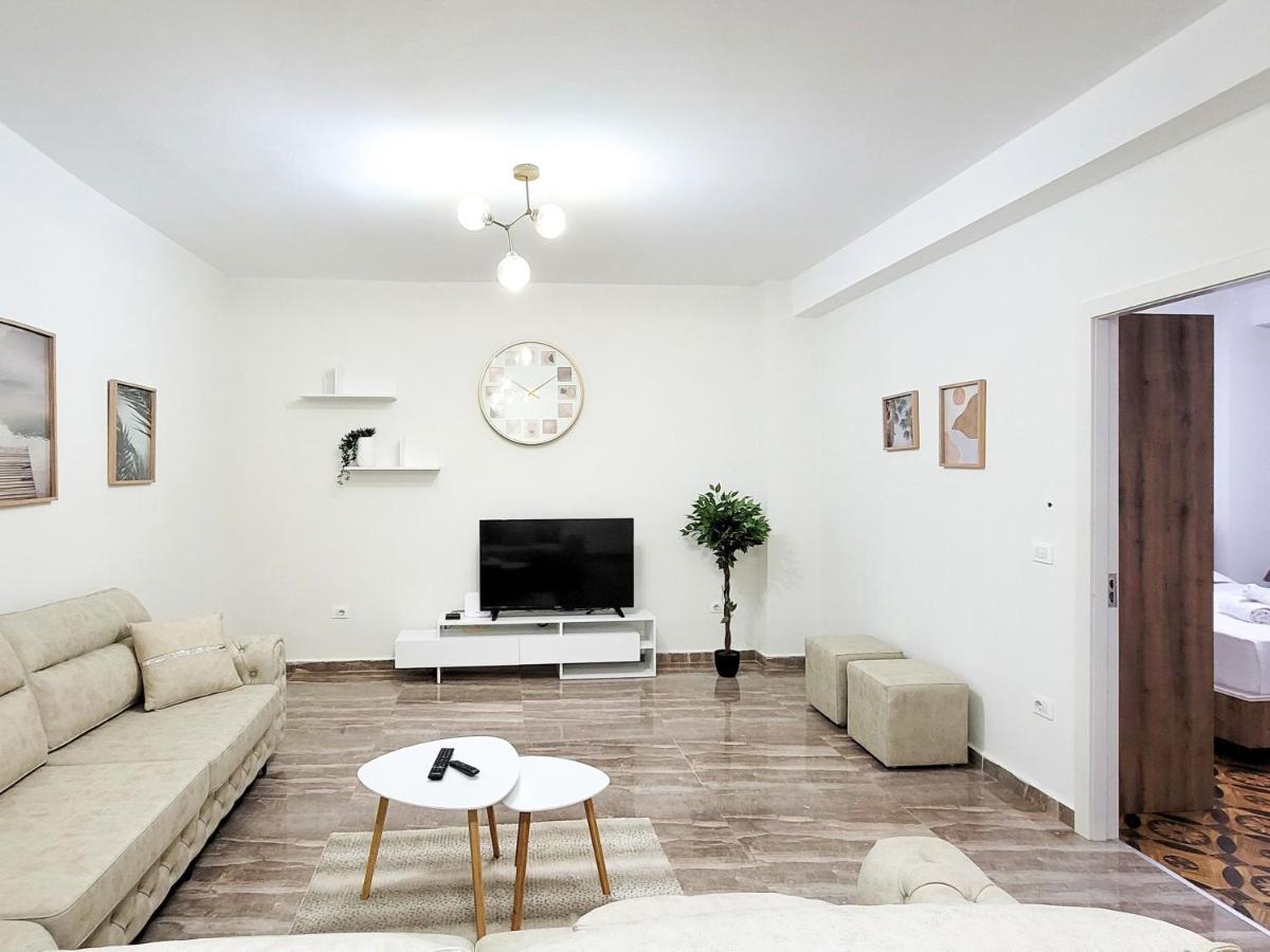 One-Bedroom Gem By The Square Tirana Exterior photo