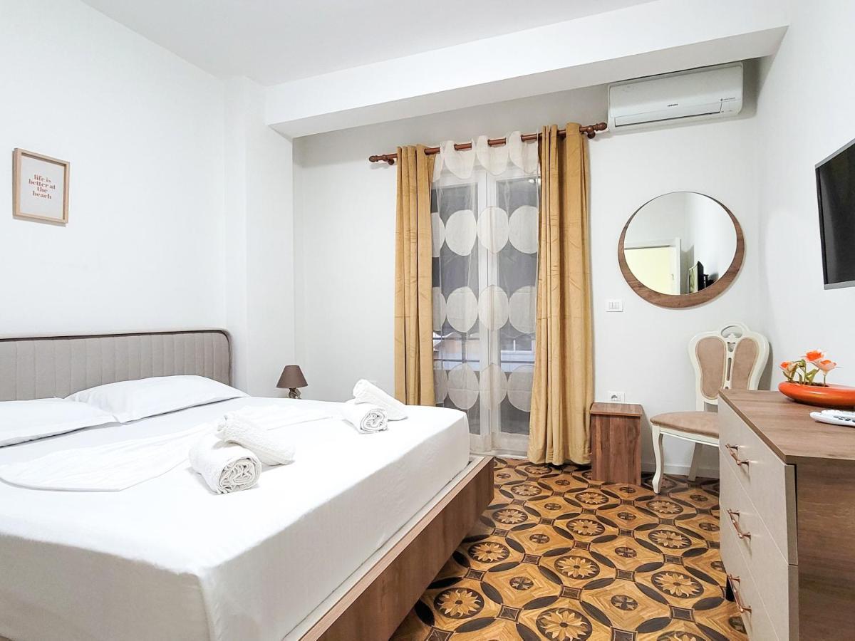 One-Bedroom Gem By The Square Tirana Exterior photo