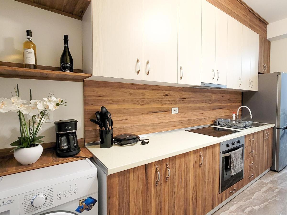 One-Bedroom Gem By The Square Tirana Exterior photo