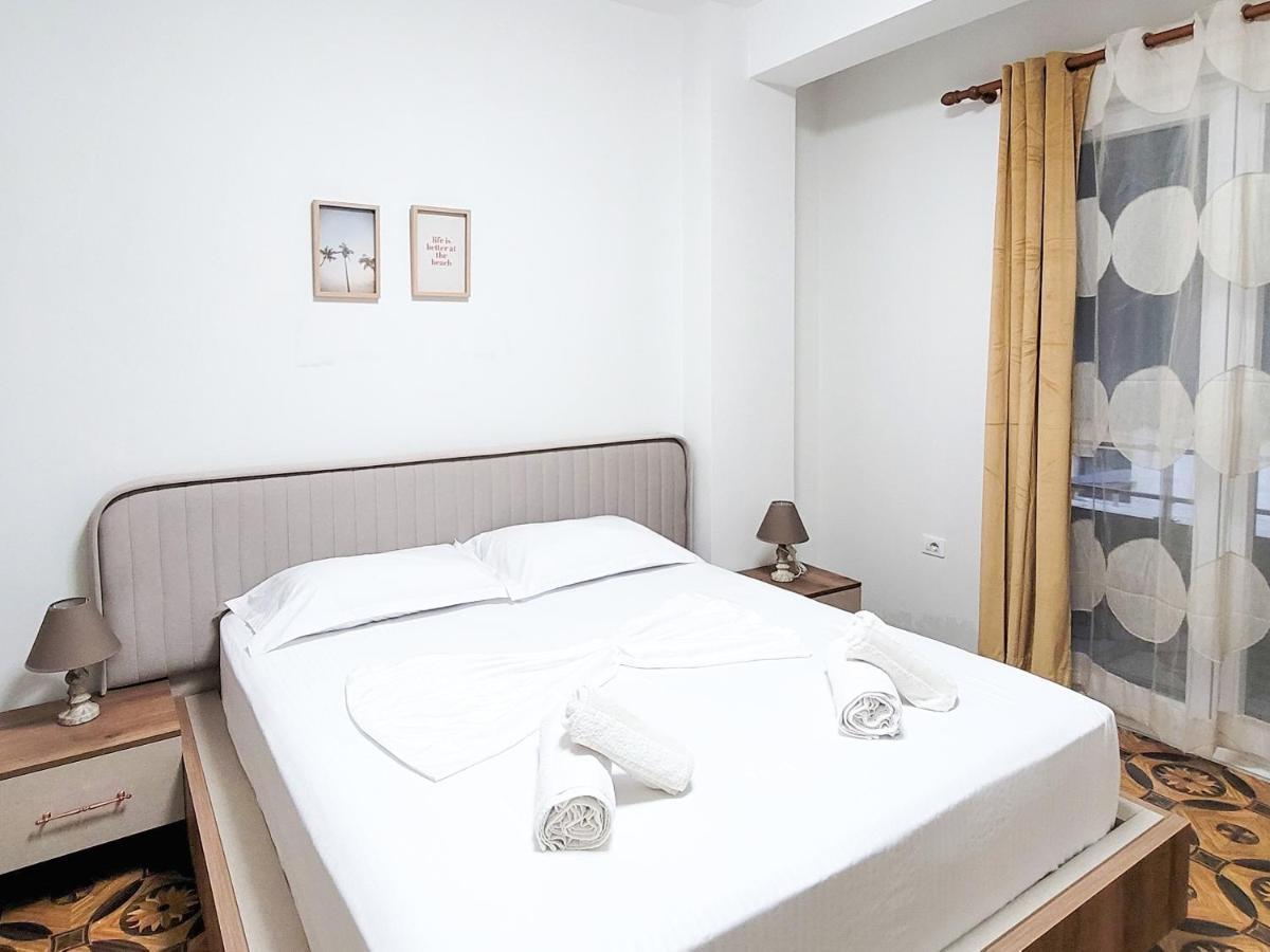 One-Bedroom Gem By The Square Tirana Exterior photo