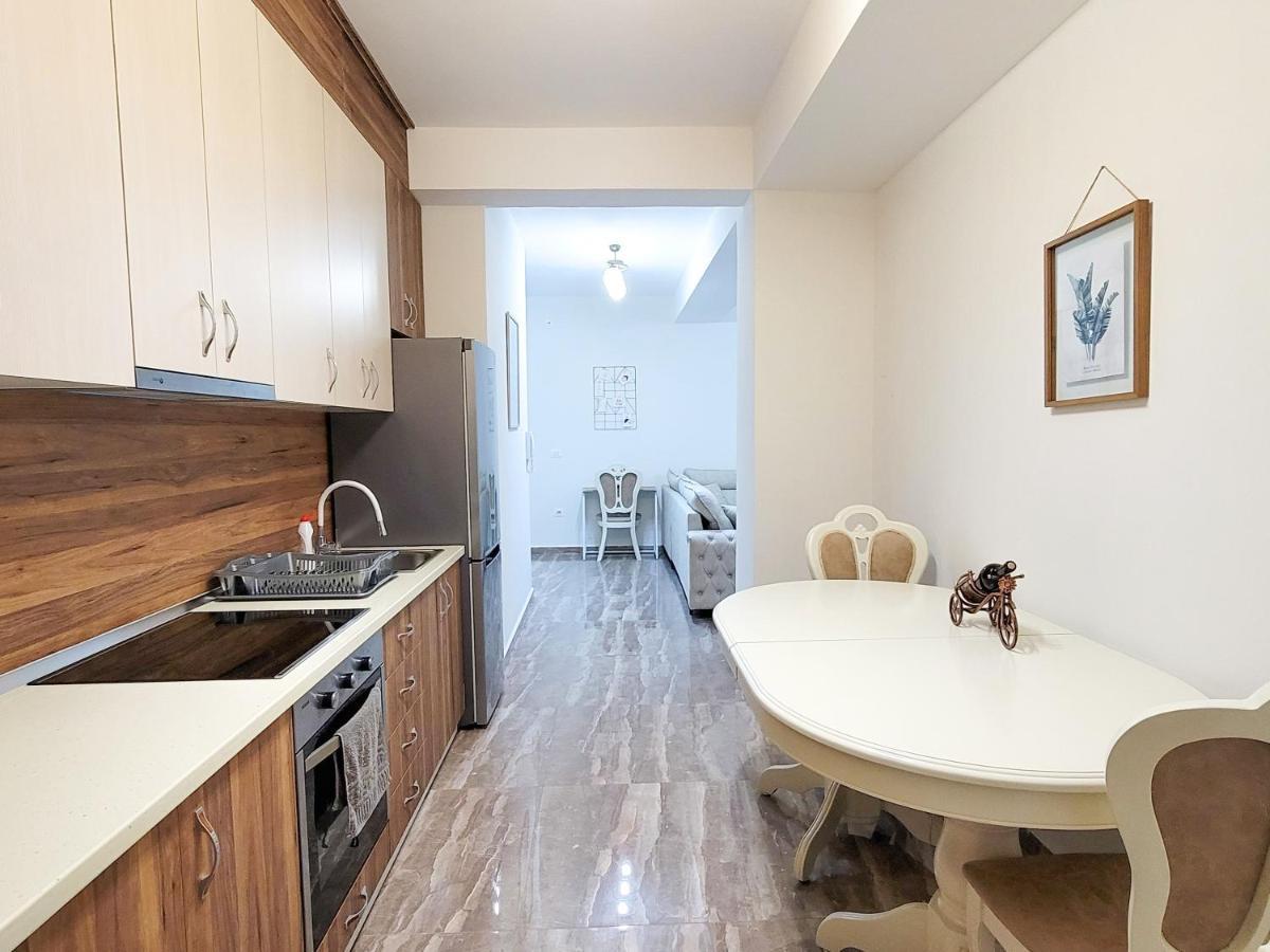One-Bedroom Gem By The Square Tirana Exterior photo