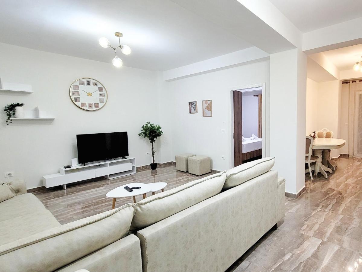 One-Bedroom Gem By The Square Tirana Exterior photo